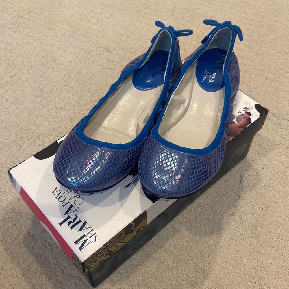 💙Like New Cole Haan Amazing Blue Iridescent Flats Size 7.5💙